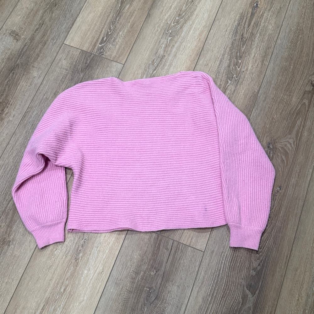Pink Ribbed Sweater cropped. One small flaw